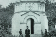 La chapelle dans le parc de la Salette vers 1890